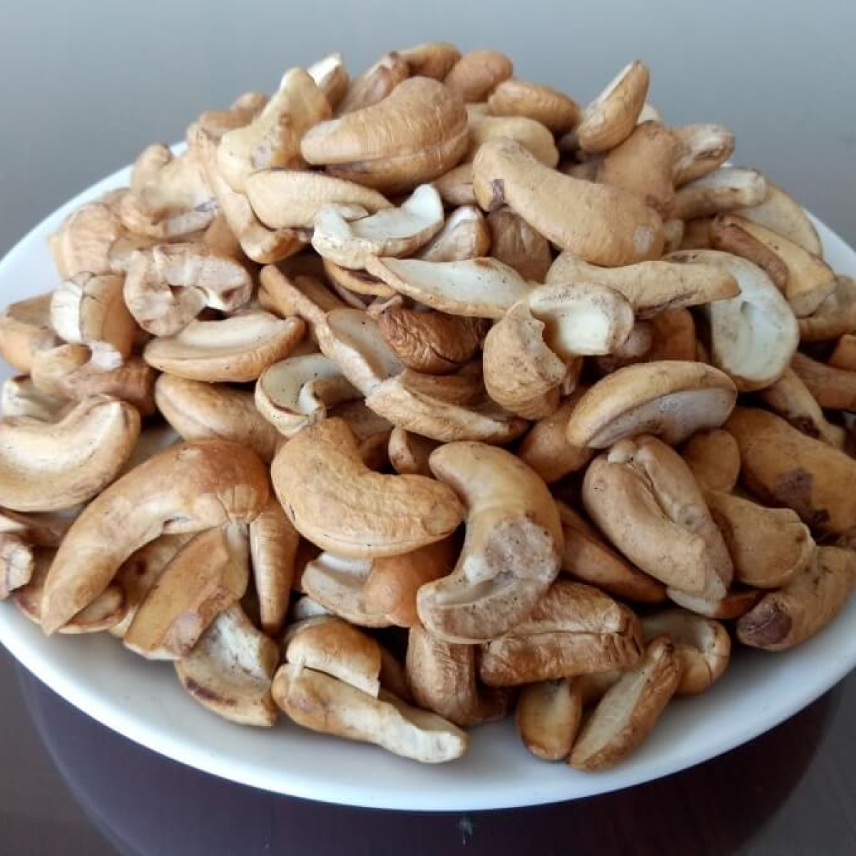 Hạt điều nhân trắng tách đôi